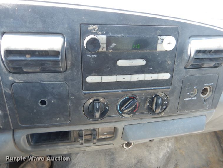 image for item DF3087 2005 Ford F350 Super Duty XL  flatbed pickup truck