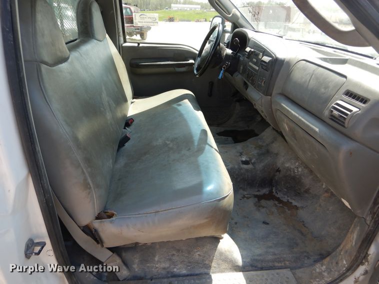 image for item DF3087 2005 Ford F350 Super Duty XL  flatbed pickup truck