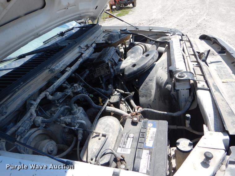 image for item DF3087 2005 Ford F350 Super Duty XL  flatbed pickup truck