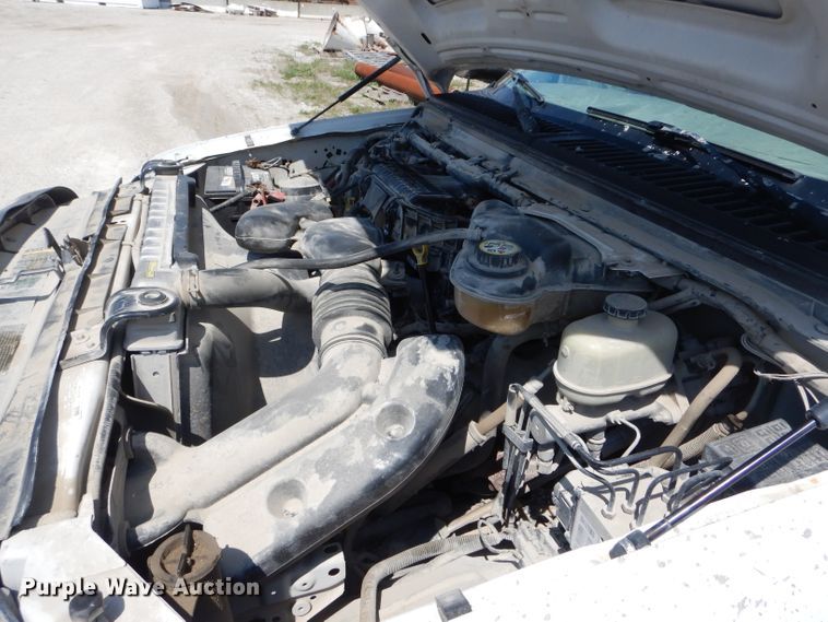 image for item DF3087 2005 Ford F350 Super Duty XL  flatbed pickup truck