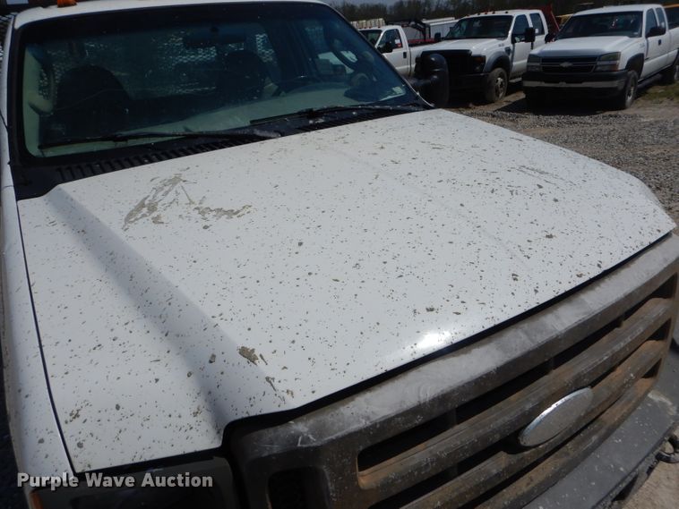 image for item DF3087 2005 Ford F350 Super Duty XL  flatbed pickup truck