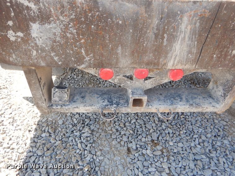 image for item DF3087 2005 Ford F350 Super Duty XL  flatbed pickup truck