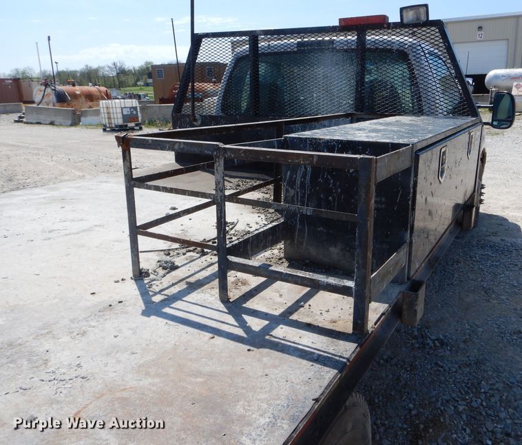 image for item DF3087 2005 Ford F350 Super Duty XL  flatbed pickup truck