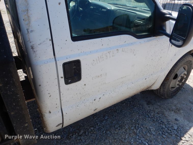 image for item DF3087 2005 Ford F350 Super Duty XL  flatbed pickup truck