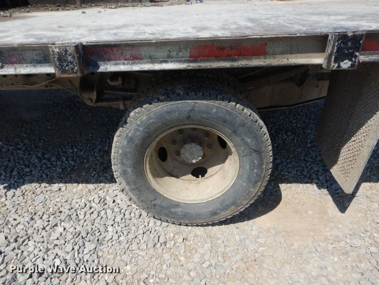 image for item DF3087 2005 Ford F350 Super Duty XL  flatbed pickup truck