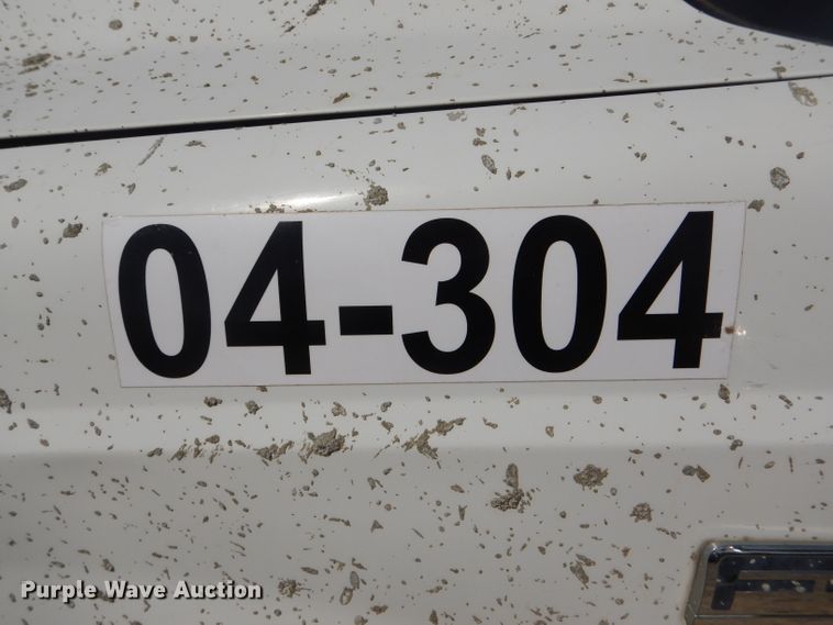 image for item DF3087 2005 Ford F350 Super Duty XL  flatbed pickup truck