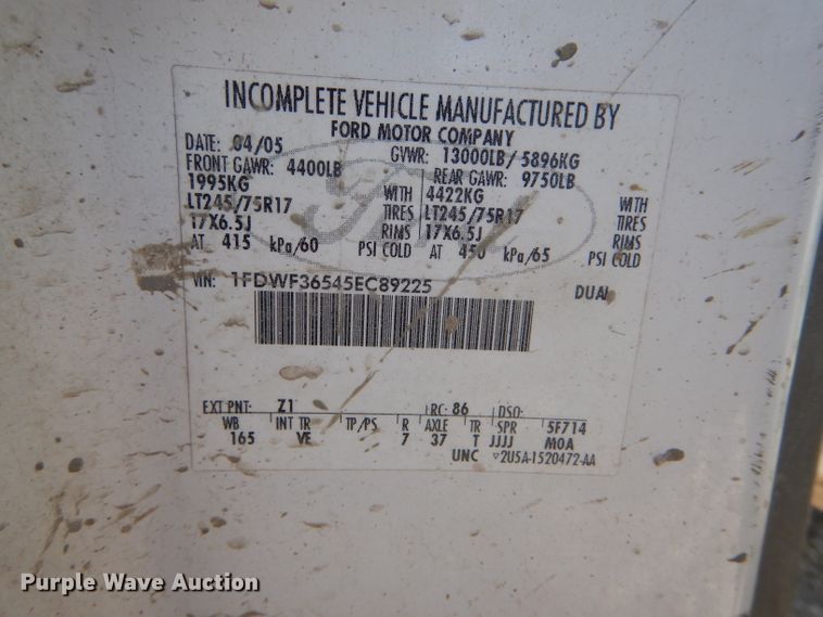 image for item DF3087 2005 Ford F350 Super Duty XL  flatbed pickup truck