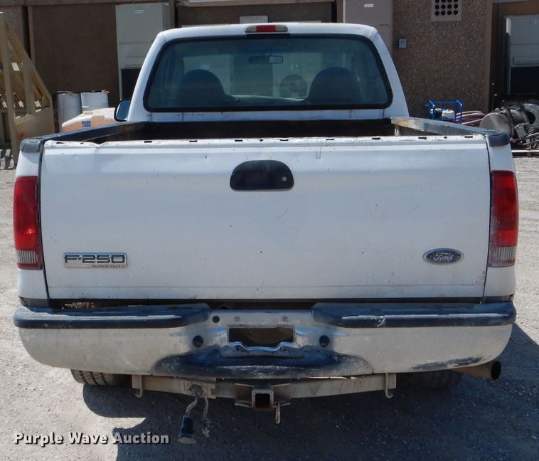 image for item DF3088 2005 Ford F250 Super Duty XL  pickup truck