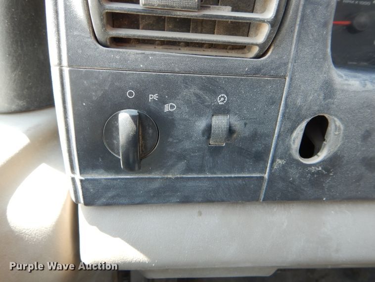 image for item DF3088 2005 Ford F250 Super Duty XL  pickup truck