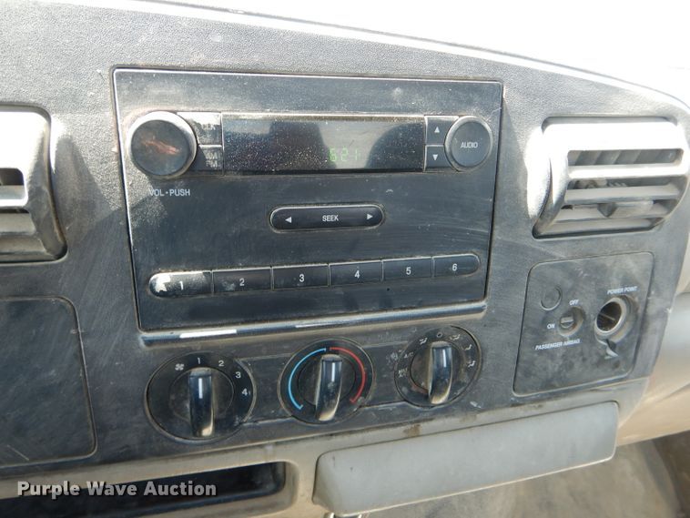 image for item DF3088 2005 Ford F250 Super Duty XL  pickup truck