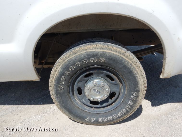 image for item DF3088 2005 Ford F250 Super Duty XL  pickup truck