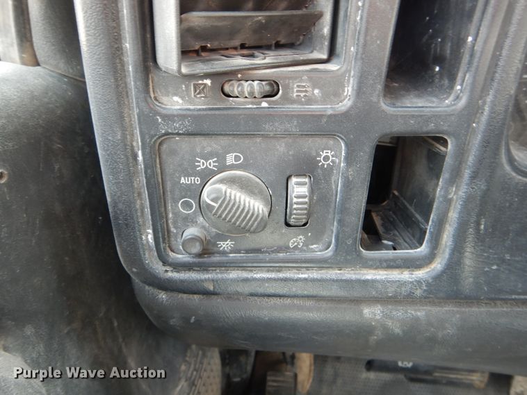 image for item DF3094 2005 Chevrolet Silverado 2500HD  pickup truck