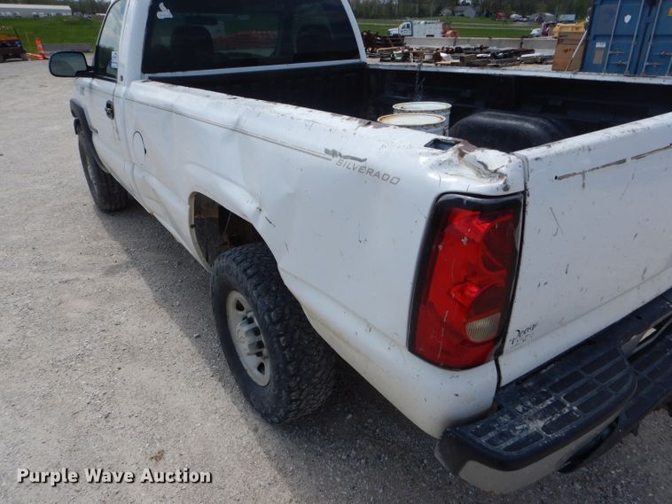 image for item DF3094 2005 Chevrolet Silverado 2500HD  pickup truck