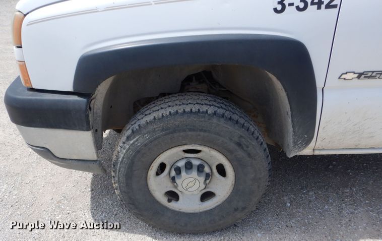 image for item DF3094 2005 Chevrolet Silverado 2500HD  pickup truck