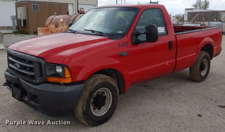 image for item DF3098 2004 Ford F250 Super Duty XL  pickup truck