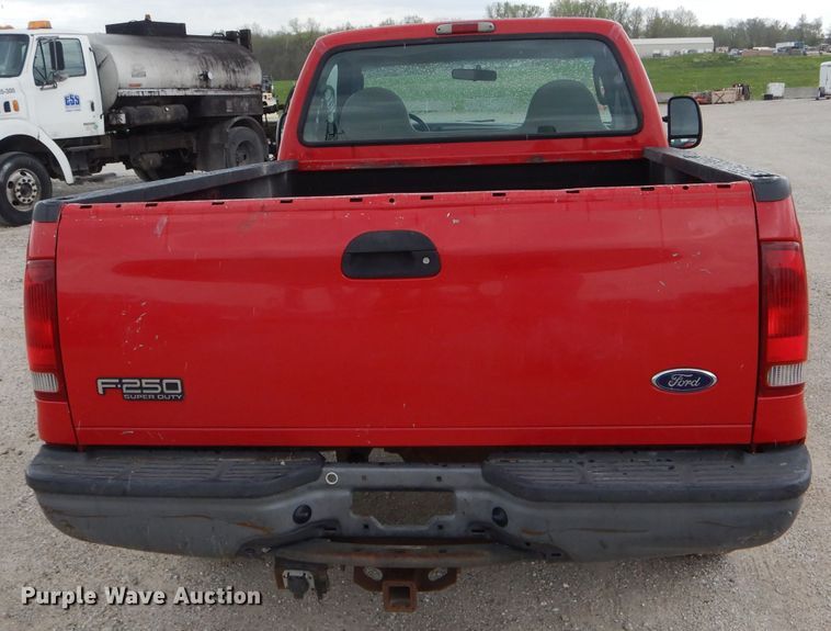 image for item DF3098 2004 Ford F250 Super Duty XL  pickup truck