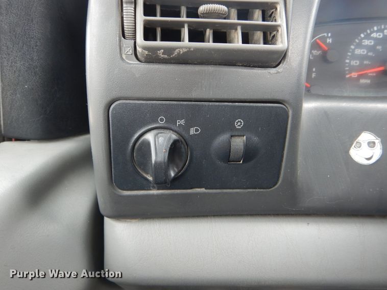 image for item DF3098 2004 Ford F250 Super Duty XL  pickup truck