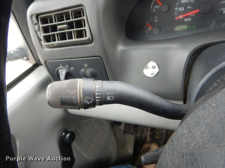 image for item DF3098 2004 Ford F250 Super Duty XL  pickup truck