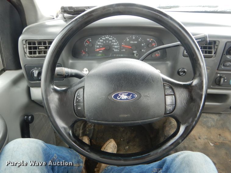 image for item DF3098 2004 Ford F250 Super Duty XL  pickup truck