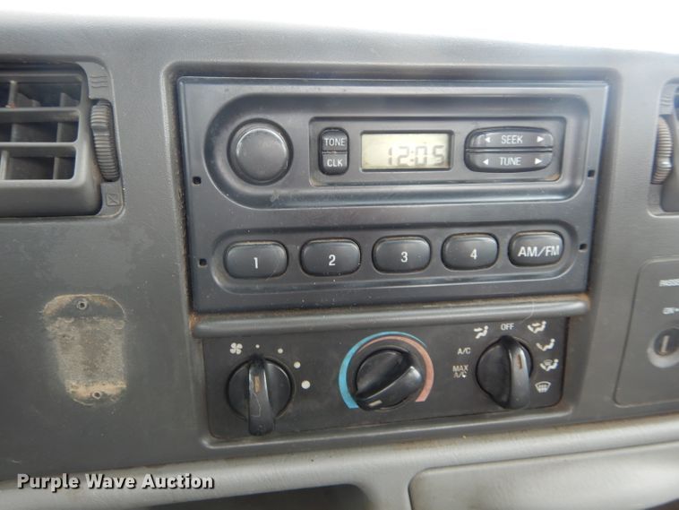 image for item DF3098 2004 Ford F250 Super Duty XL  pickup truck