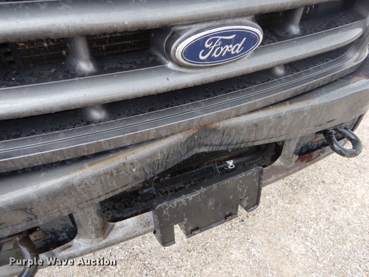 image for item DF3098 2004 Ford F250 Super Duty XL  pickup truck