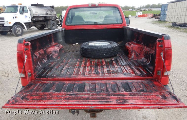 image for item DF3098 2004 Ford F250 Super Duty XL  pickup truck