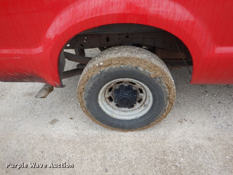 image for item DF3098 2004 Ford F250 Super Duty XL  pickup truck