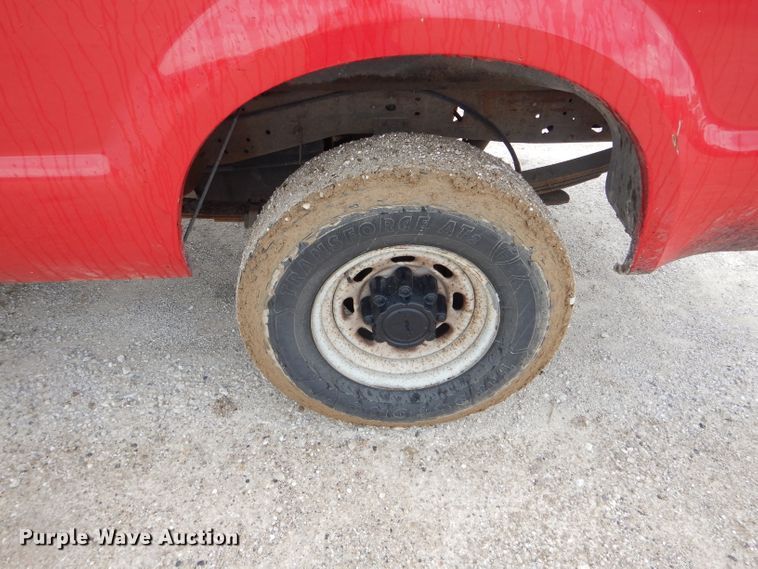 image for item DF3098 2004 Ford F250 Super Duty XL  pickup truck