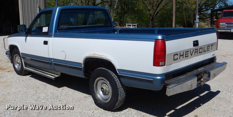 image for item DF3118 1988 Chevrolet C2500  pickup truck