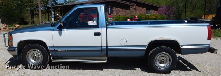 image for item DF3118 1988 Chevrolet C2500  pickup truck