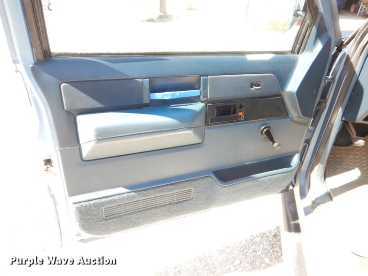 image for item DF3118 1988 Chevrolet C2500  pickup truck