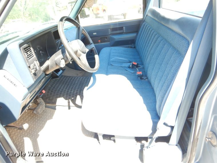 image for item DF3118 1988 Chevrolet C2500  pickup truck