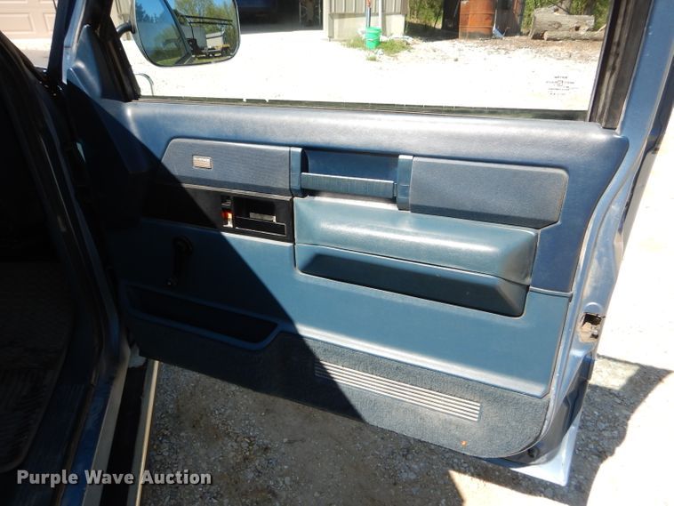 image for item DF3118 1988 Chevrolet C2500  pickup truck