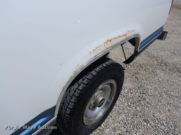 image for item DF3118 1988 Chevrolet C2500  pickup truck