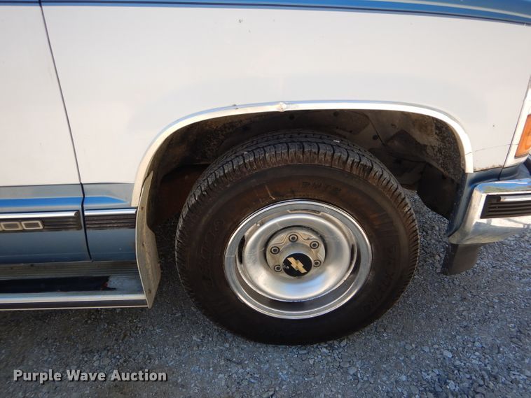 image for item DF3118 1988 Chevrolet C2500  pickup truck