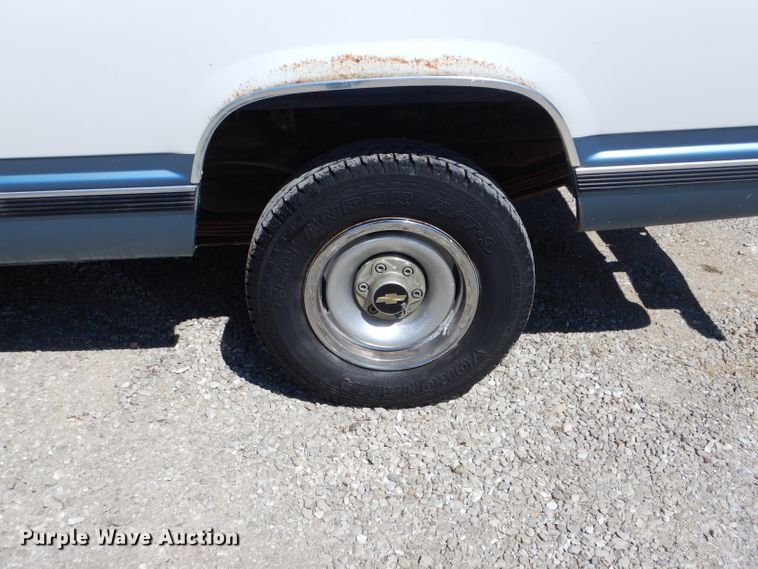 image for item DF3118 1988 Chevrolet C2500  pickup truck