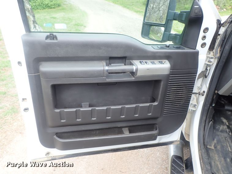 image for item DG3086 2014 Ford F250 Super Duty Lariat  Crew Cab pickup truck