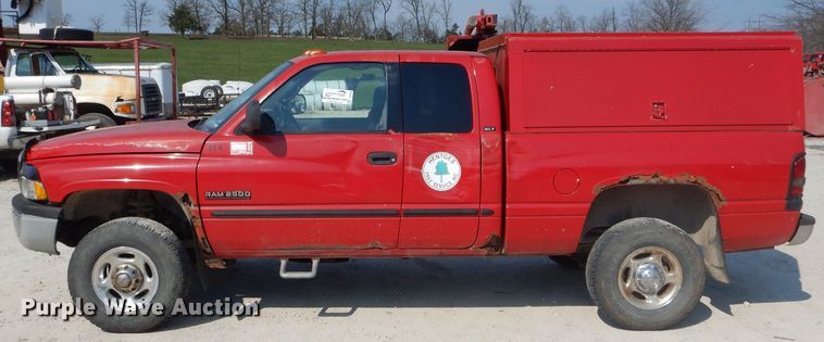 image for item DG5603 2001 Dodge Ram 2500 Laramie SLT  Quad Cab pickup truck