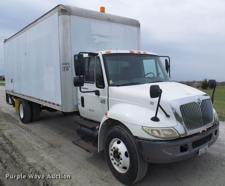 image for item DG5651 2003 International 4300 box truck