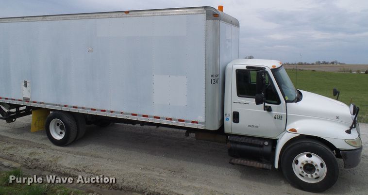 image for item DG5651 2003 International 4300 box truck