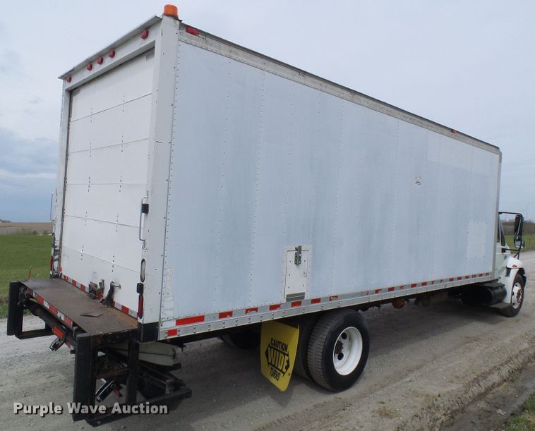 image for item DG5651 2003 International 4300 box truck