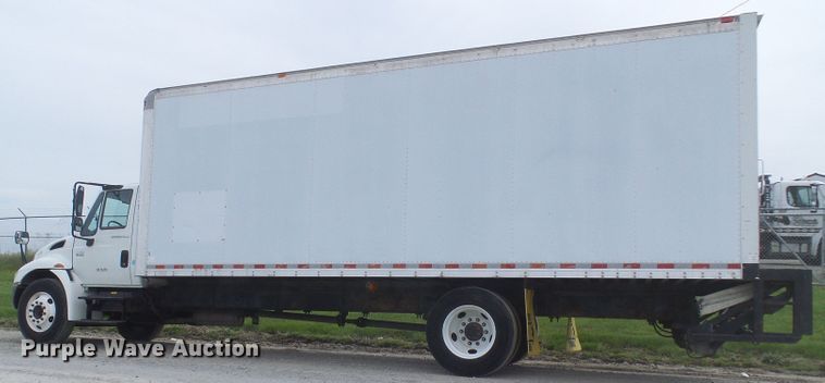 image for item DG5651 2003 International 4300 box truck