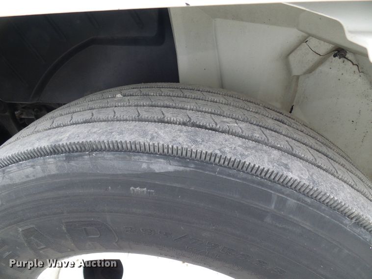 image for item DG5651 2003 International 4300 box truck