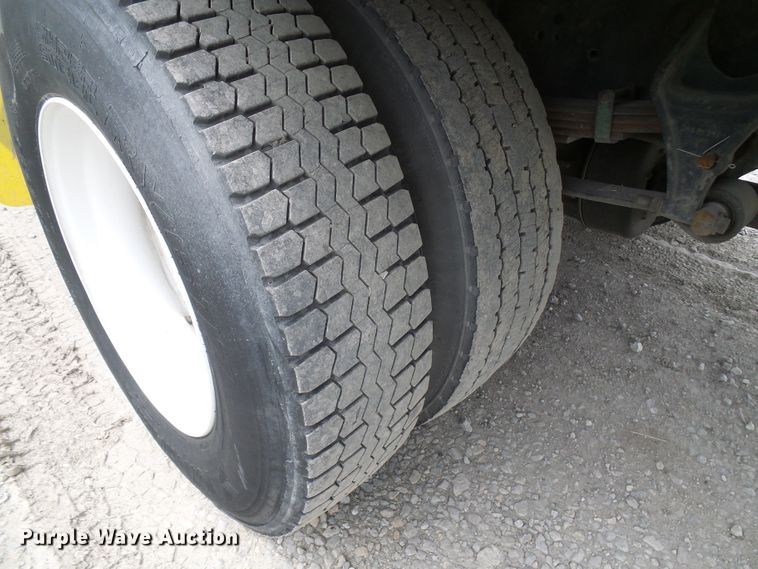 image for item DG5651 2003 International 4300 box truck