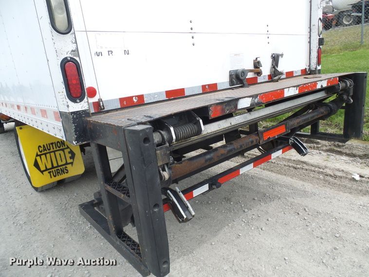 image for item DG5651 2003 International 4300 box truck