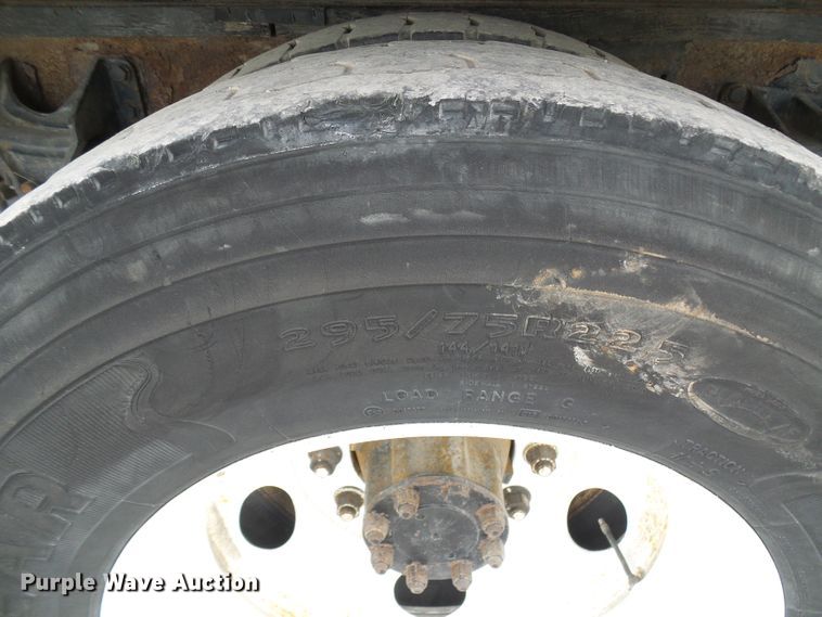 image for item DG5651 2003 International 4300 box truck