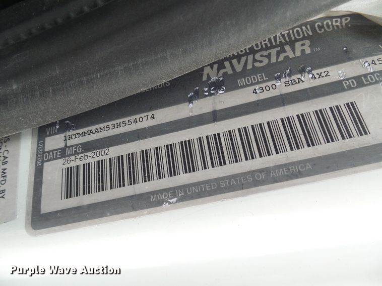 image for item DG5651 2003 International 4300 box truck