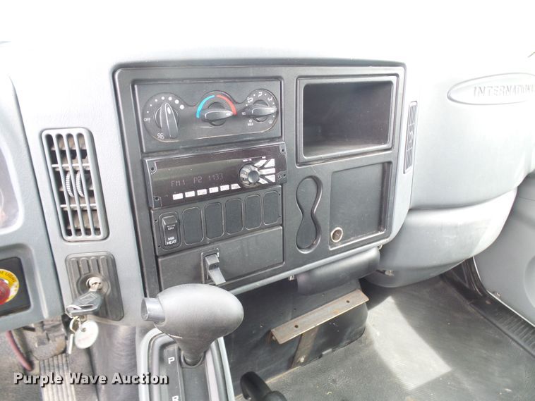 image for item DG5651 2003 International 4300 box truck