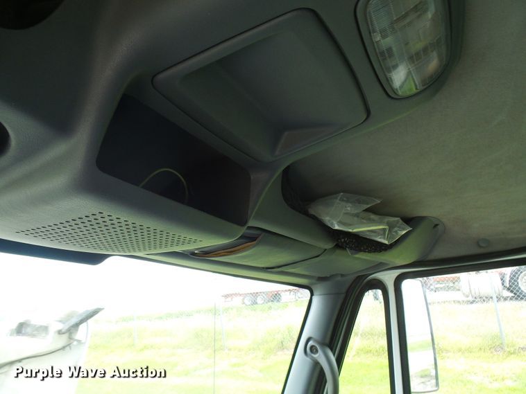 image for item DG5651 2003 International 4300 box truck