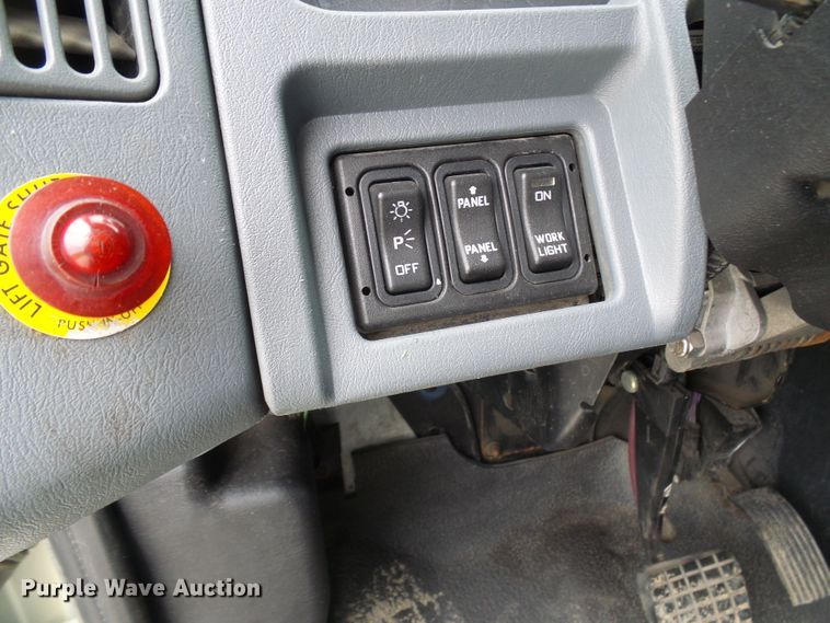 image for item DG5651 2003 International 4300 box truck